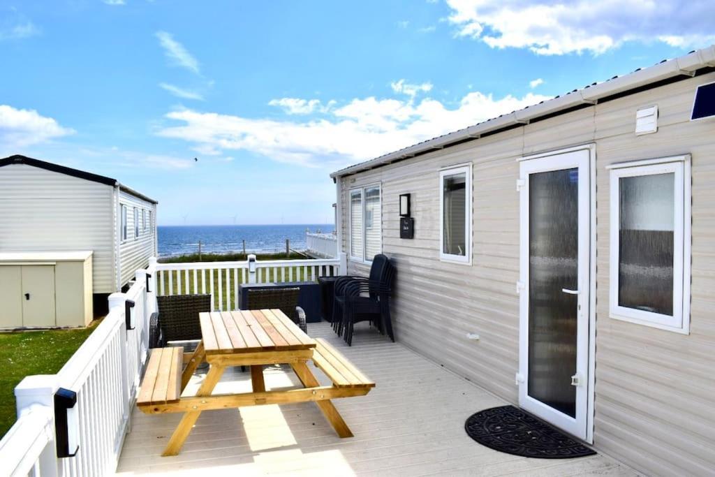 New Sea View Platinum Caravan With Huge Decking Newcastle-upon-Tyne Exteriör bild