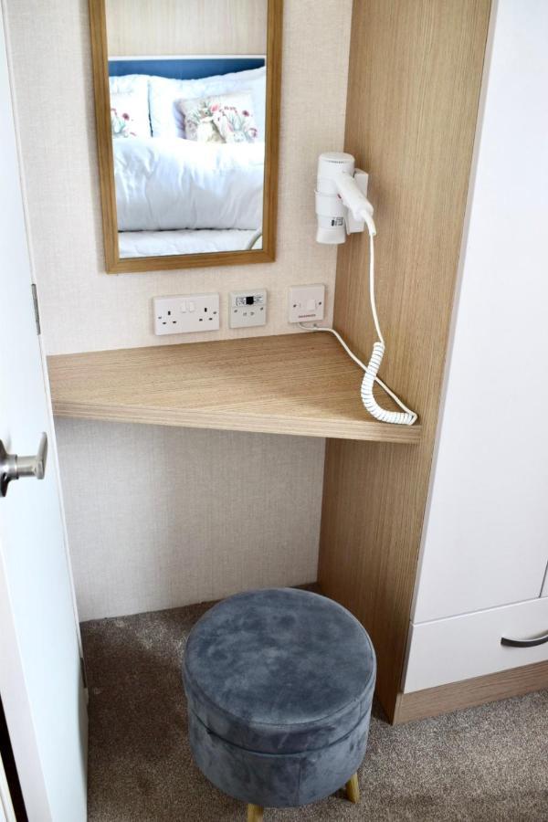 New Sea View Platinum Caravan With Huge Decking Newcastle-upon-Tyne Exteriör bild