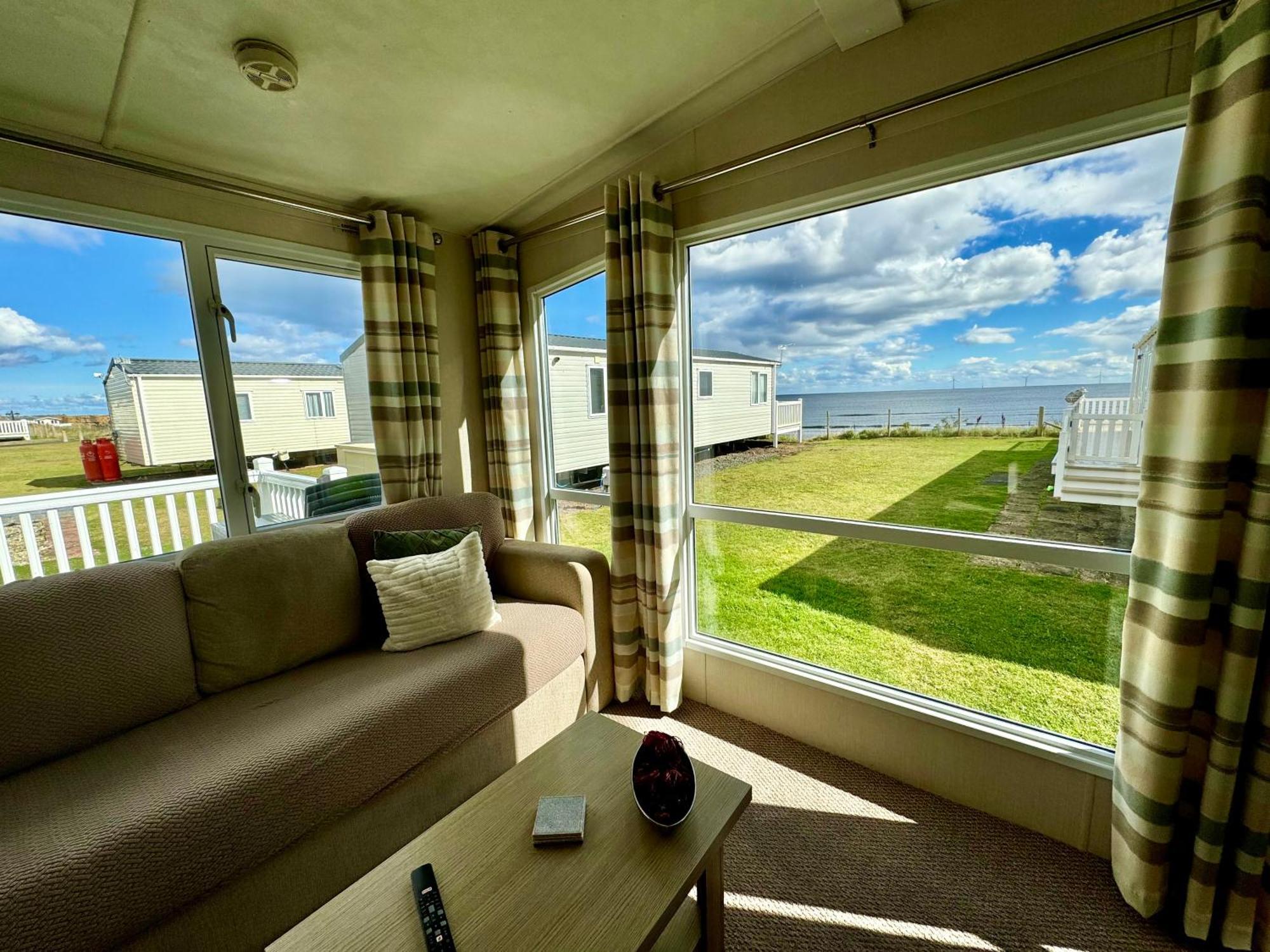 New Sea View Platinum Caravan With Huge Decking Newcastle-upon-Tyne Exteriör bild
