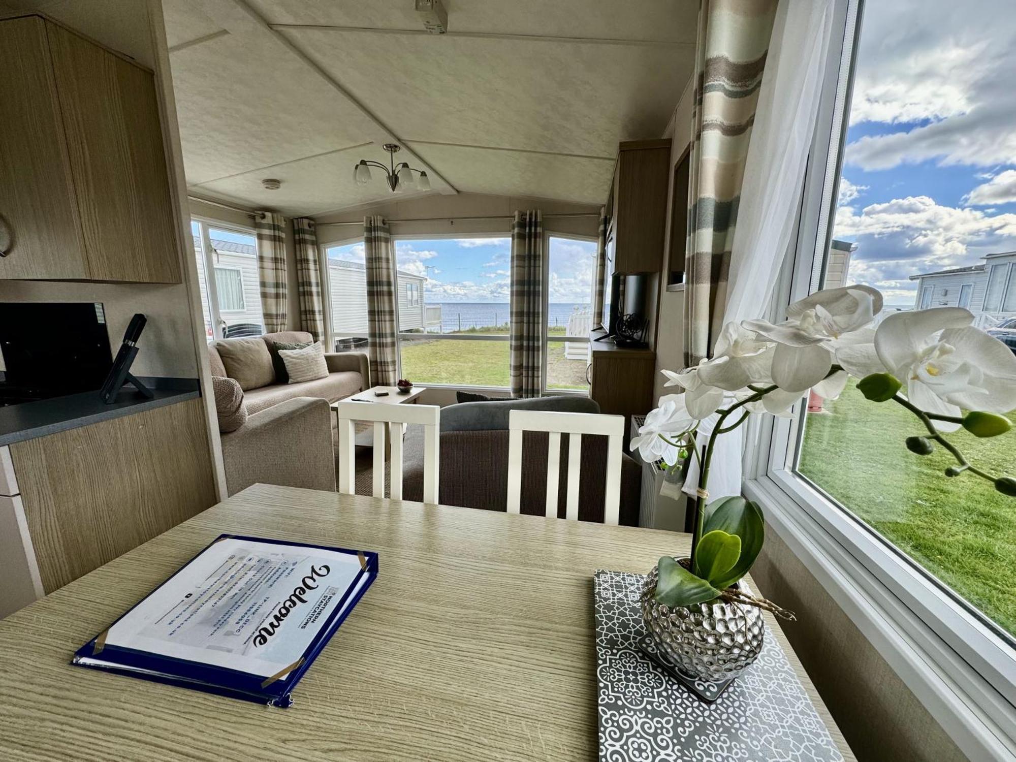 New Sea View Platinum Caravan With Huge Decking Newcastle-upon-Tyne Exteriör bild