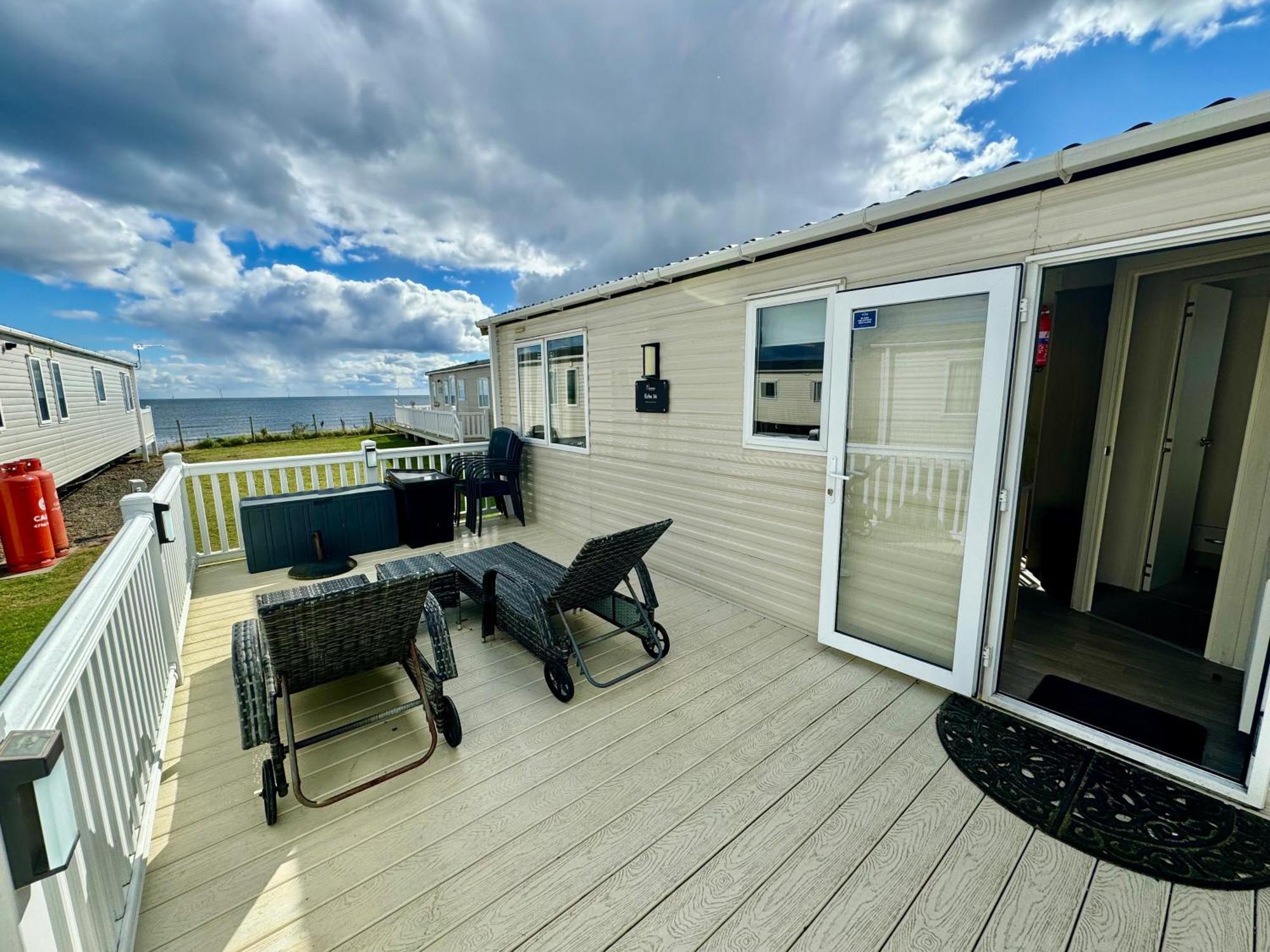 New Sea View Platinum Caravan With Huge Decking Newcastle-upon-Tyne Exteriör bild