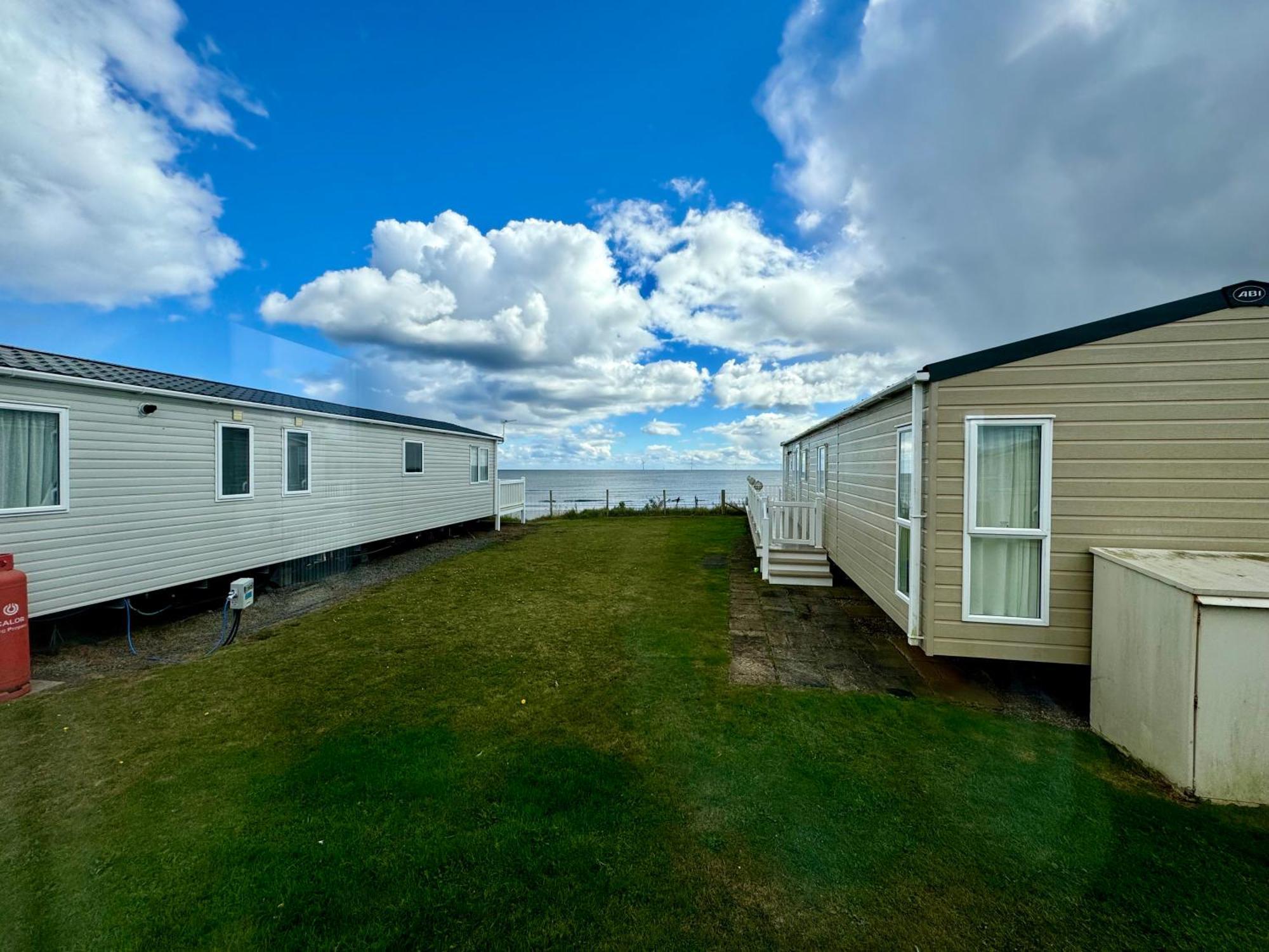 New Sea View Platinum Caravan With Huge Decking Newcastle-upon-Tyne Exteriör bild